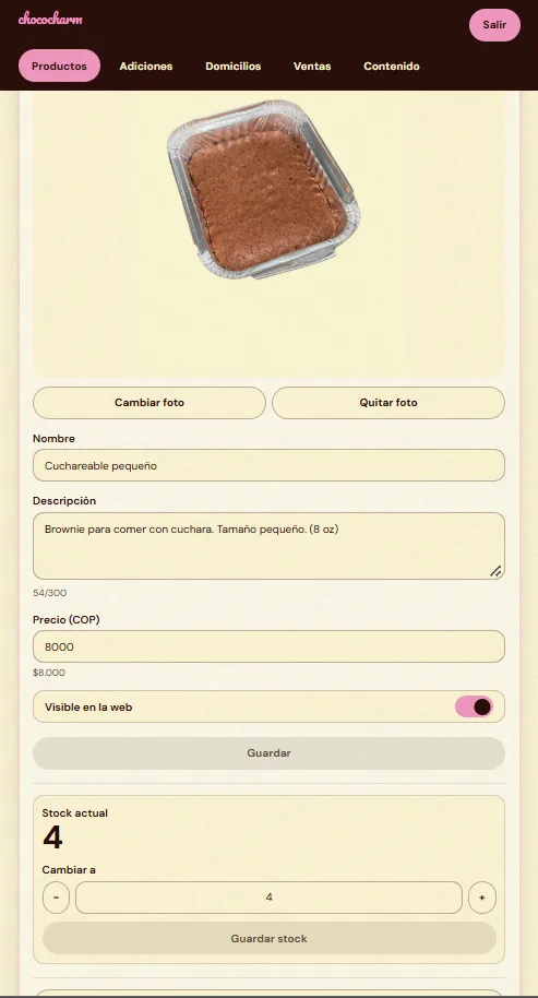 Panel del dueño de ChocoCharm: pantalla de Productos con la foto, el nombre, la descripción y el precio de un producto, el interruptor para mostrarlo en la web y el stock actual.