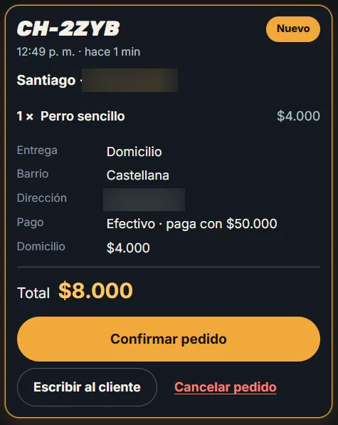 Tarjeta de un pedido nuevo con productos, tipo de entrega, forma de pago y total, y el botón Confirmar pedido.